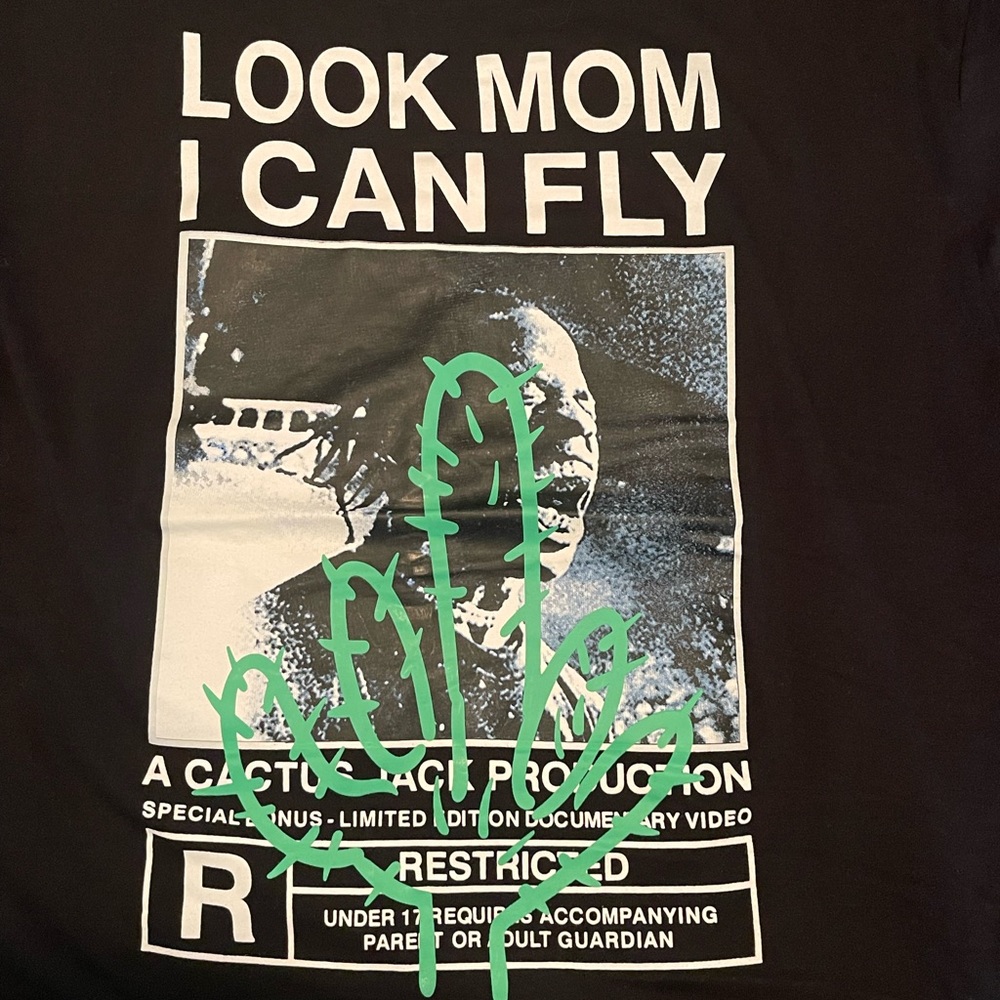 Travis Scott “Look mom I can fly” tee size XL